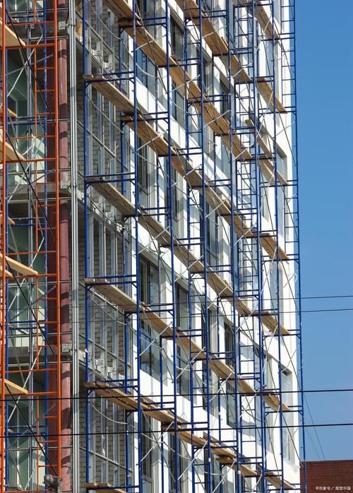 附著式升降腳手架應(yīng)符合的4條規(guī)定: