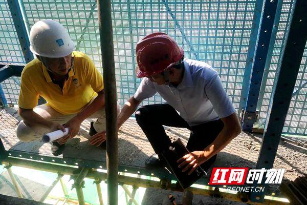 長沙開展附著式升降腳手架施工安全專項(xiàng)檢查 簽發(fā)停工通知書3份，筑牢高空作業(yè)“安全網(wǎng)”